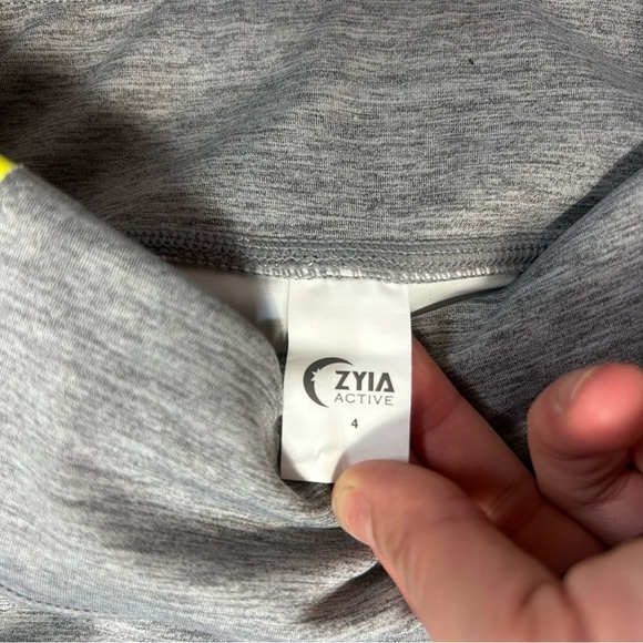 Zyia Gray Yellow Striped Leggings Size 4 - Picture 3 of 3